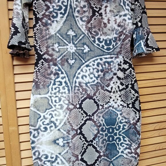 Dress - Picture 7 of 7